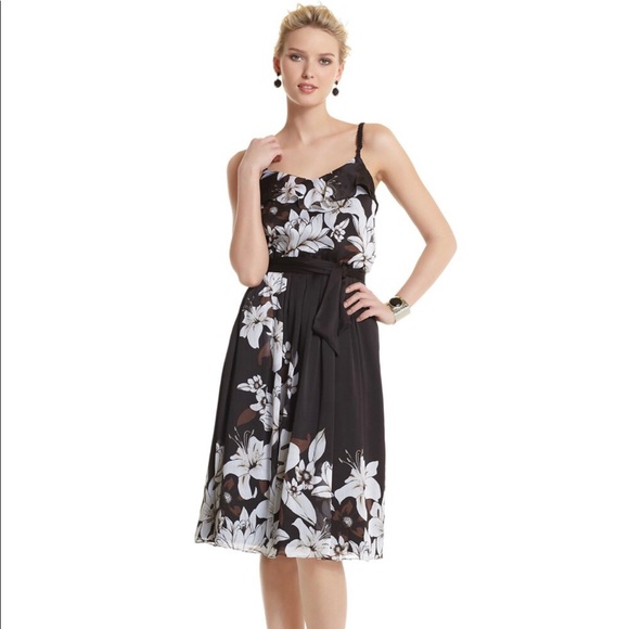 White House Black Market Dresses & Skirts - WHBM Lily Print Blouson Dress. Size 0.